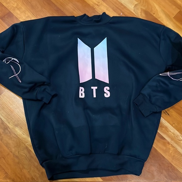 BTS crewneck - Picture 1 of 2